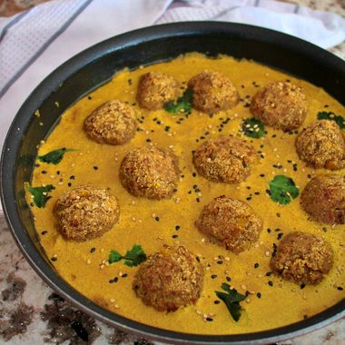 Albondigas veganas de berenjena en salsa de curry