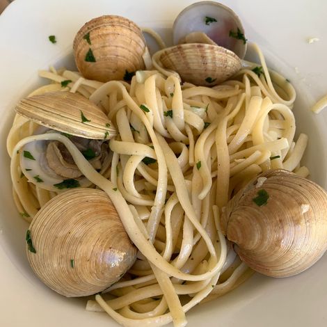 Espaguetis con almejas al ajillo