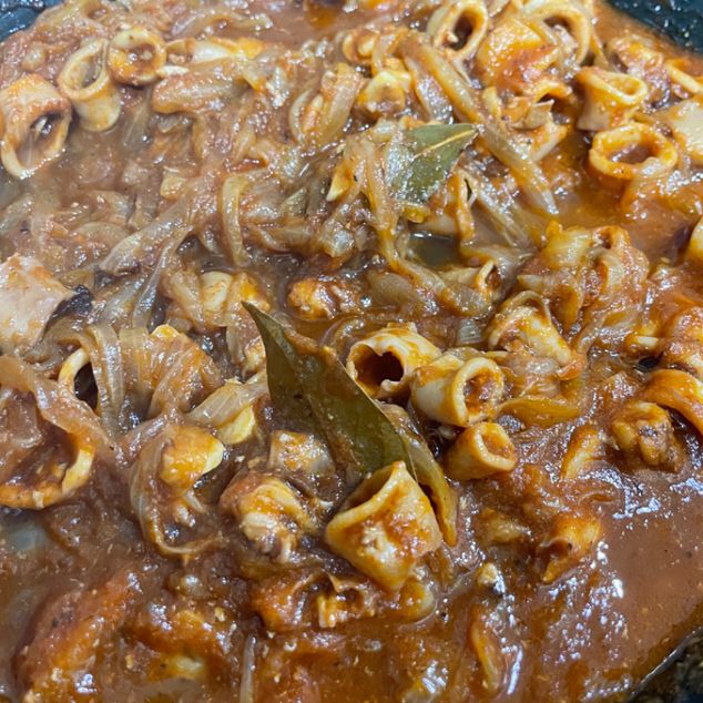 Calamares encebollados receta de la abuela