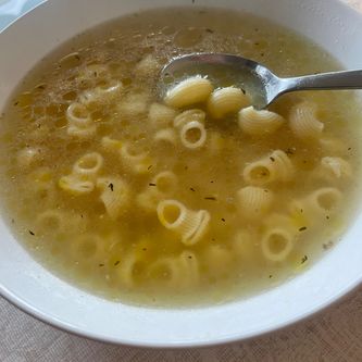 Sopa de pollo casera