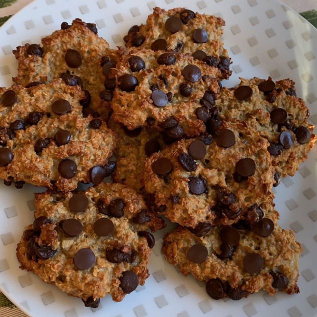 Galletas de copos de avena, plátano y pepitas de chocolate sin azúcar